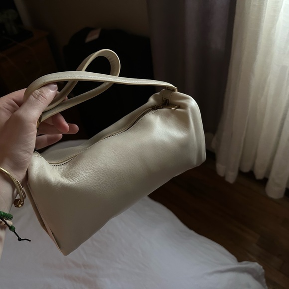 METAL PLATE LEATHER SHOULDER BAG ECRU COLOR - Picture 13 of 13